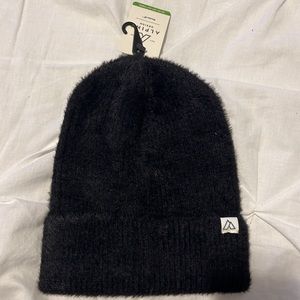 Alpine Design Women’s Black Winter Hat